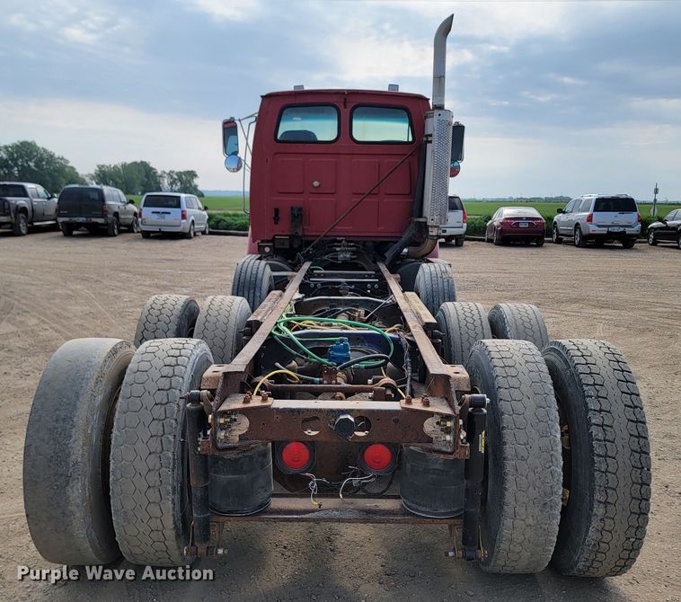 image for item ML9408 1997 Ford Louisville  truck cab and chassis