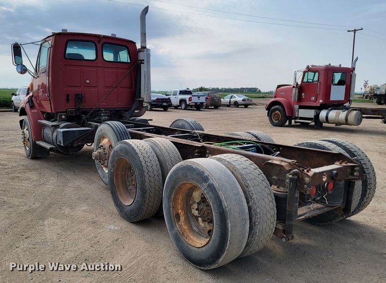 image for item ML9408 1997 Ford Louisville  truck cab and chassis