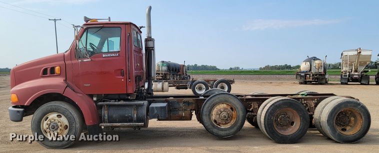 image for item ML9408 1997 Ford Louisville  truck cab and chassis