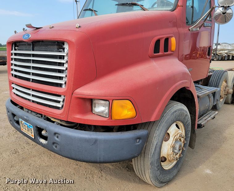 image for item ML9408 1997 Ford Louisville  truck cab and chassis