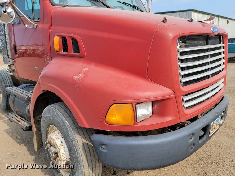 image for item ML9408 1997 Ford Louisville  truck cab and chassis