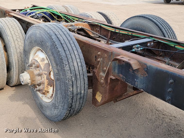 image for item ML9408 1997 Ford Louisville  truck cab and chassis