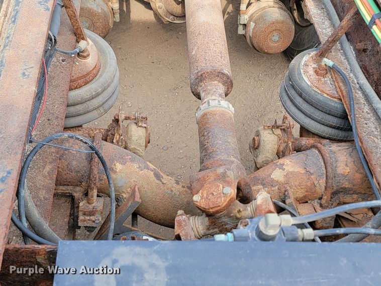 image for item ML9408 1997 Ford Louisville  truck cab and chassis