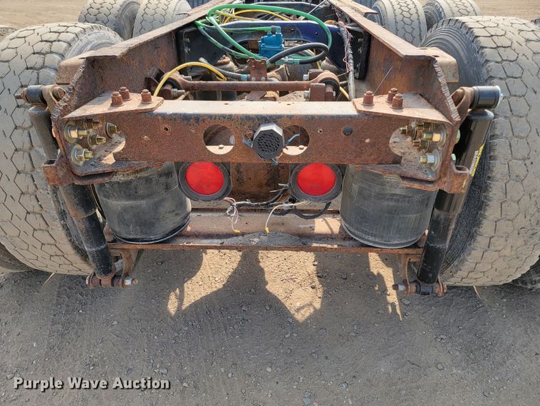 image for item ML9408 1997 Ford Louisville  truck cab and chassis