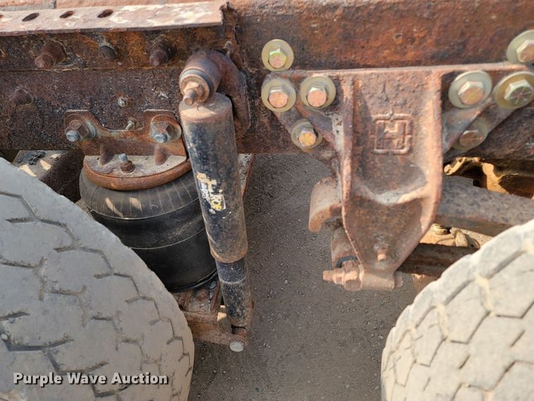 image for item ML9408 1997 Ford Louisville  truck cab and chassis