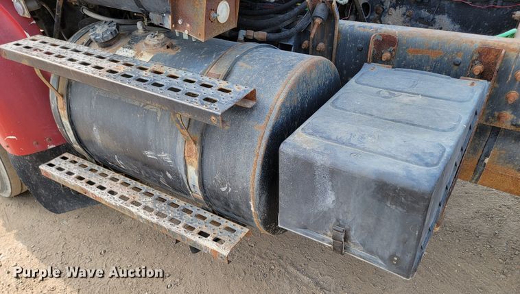 image for item ML9408 1997 Ford Louisville  truck cab and chassis