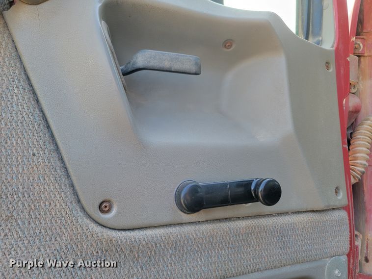 image for item ML9408 1997 Ford Louisville  truck cab and chassis