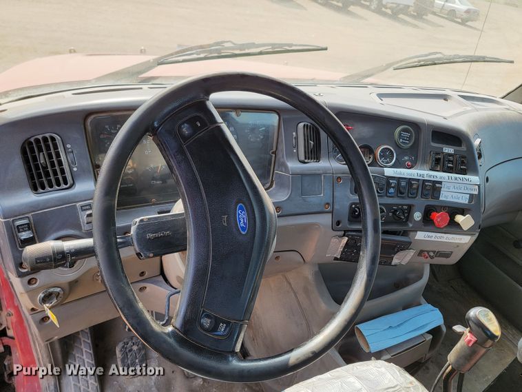 image for item ML9408 1997 Ford Louisville  truck cab and chassis