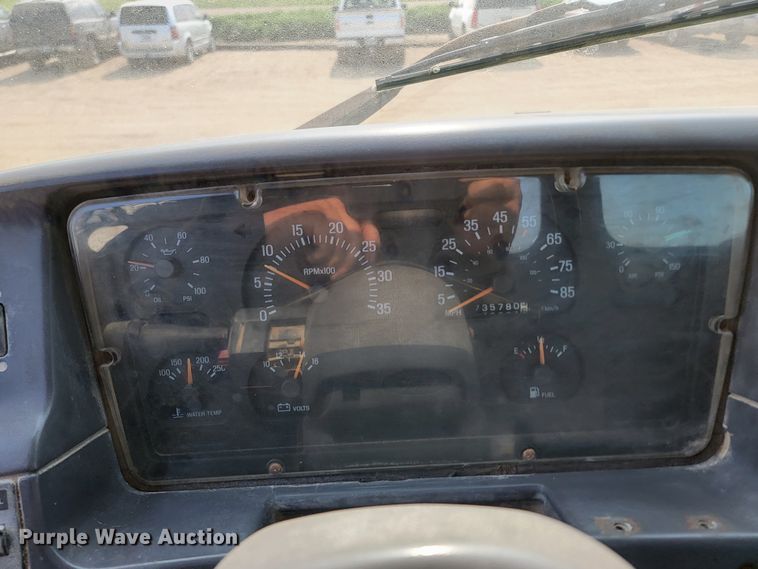 image for item ML9408 1997 Ford Louisville  truck cab and chassis