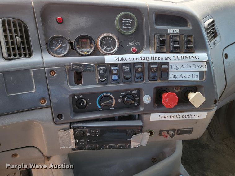 image for item ML9408 1997 Ford Louisville  truck cab and chassis