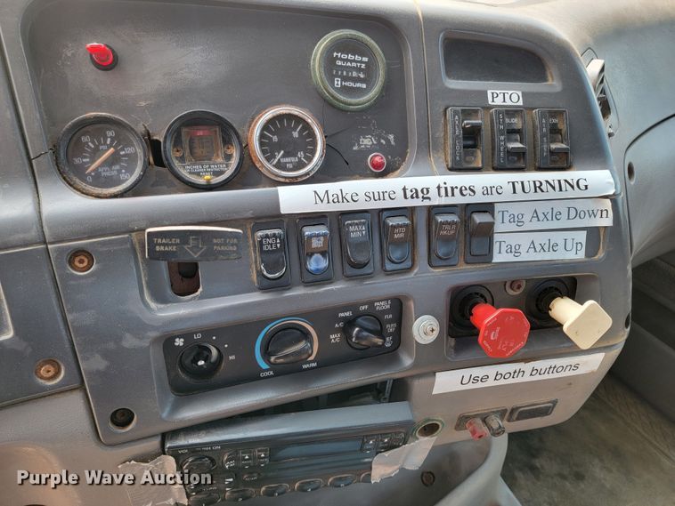 image for item ML9408 1997 Ford Louisville  truck cab and chassis