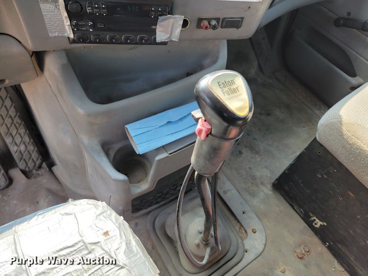 image for item ML9408 1997 Ford Louisville  truck cab and chassis