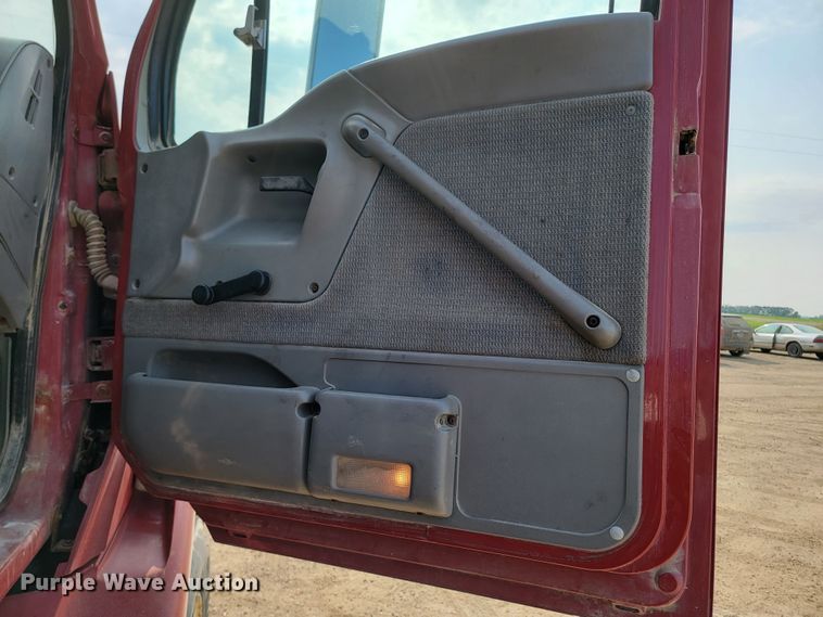 image for item ML9408 1997 Ford Louisville  truck cab and chassis