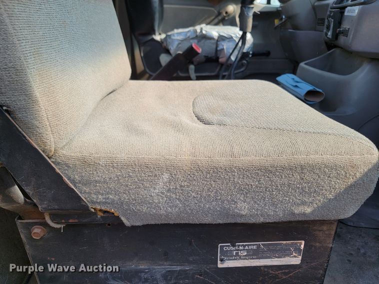 image for item ML9408 1997 Ford Louisville  truck cab and chassis