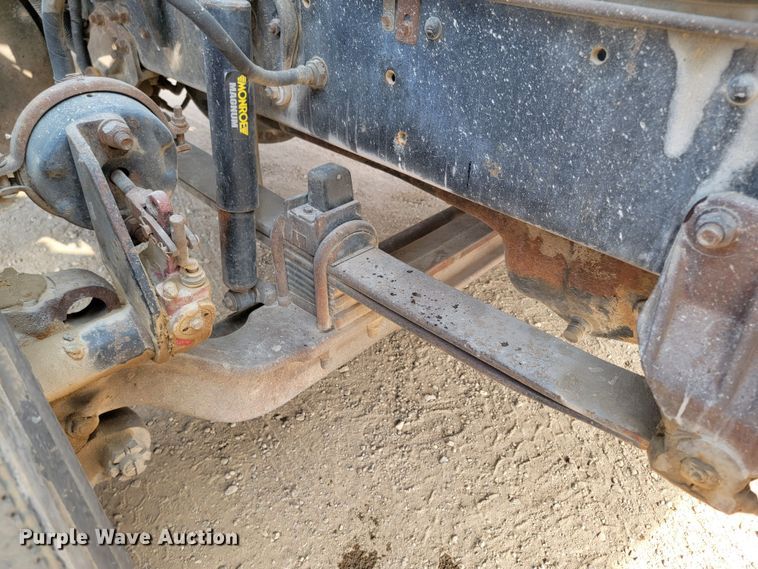 image for item ML9408 1997 Ford Louisville  truck cab and chassis