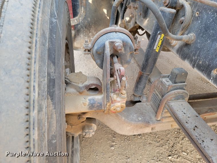 image for item ML9408 1997 Ford Louisville  truck cab and chassis