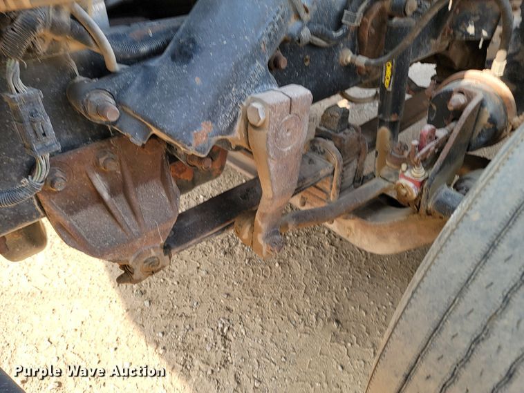 image for item ML9408 1997 Ford Louisville  truck cab and chassis