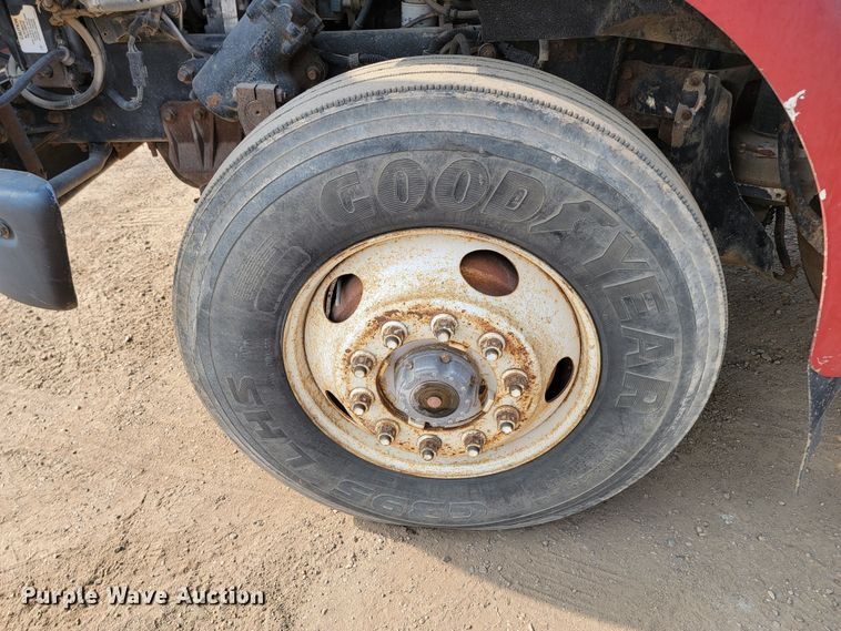 image for item ML9408 1997 Ford Louisville  truck cab and chassis