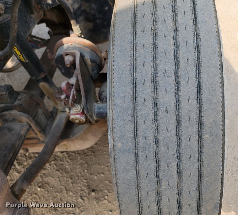 image for item ML9408 1997 Ford Louisville  truck cab and chassis