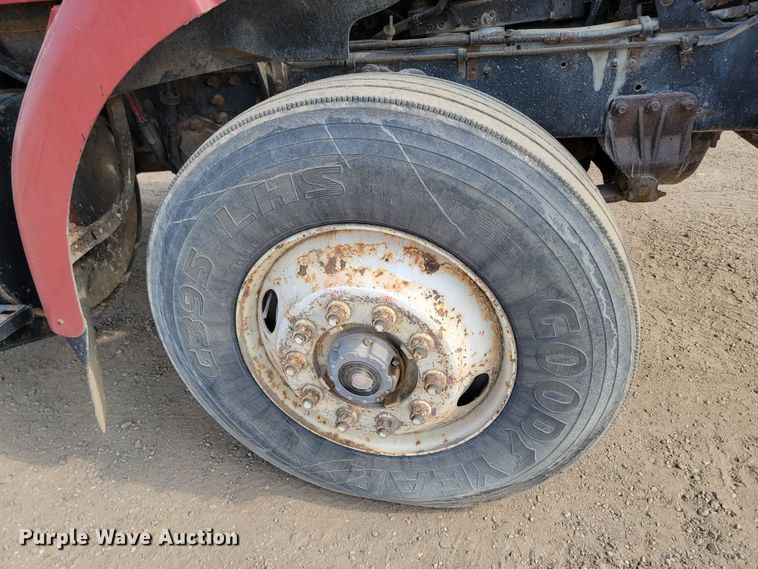 image for item ML9408 1997 Ford Louisville  truck cab and chassis