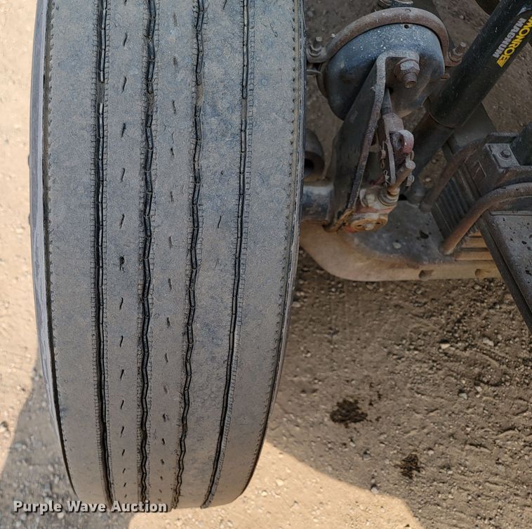 image for item ML9408 1997 Ford Louisville  truck cab and chassis