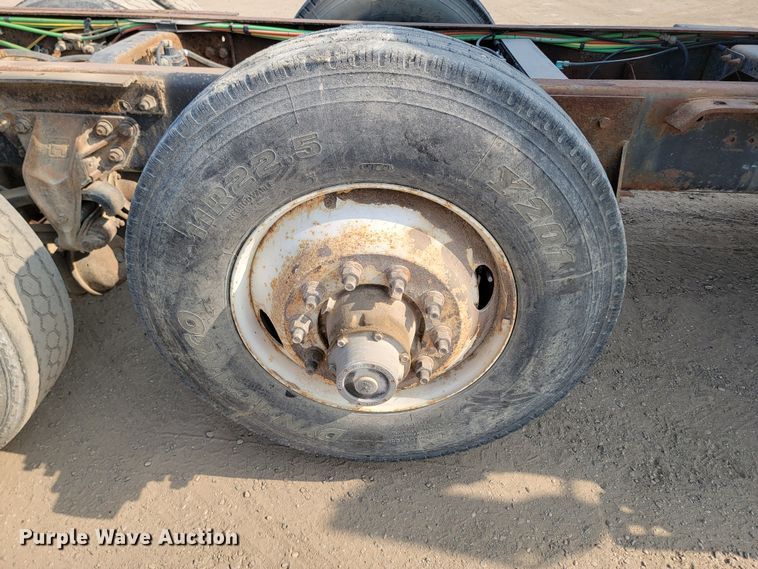 image for item ML9408 1997 Ford Louisville  truck cab and chassis