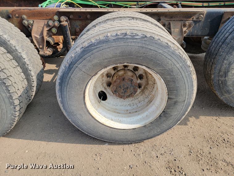 image for item ML9408 1997 Ford Louisville  truck cab and chassis