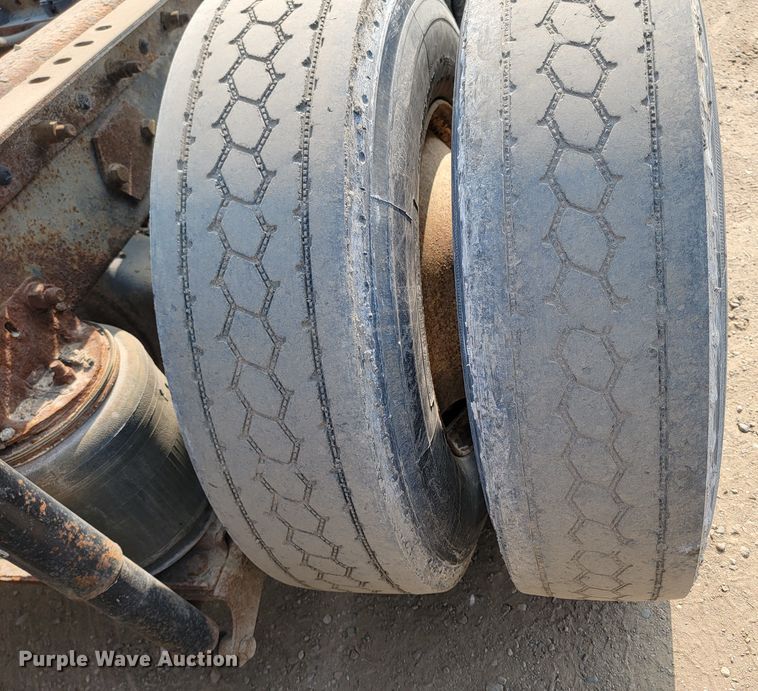 image for item ML9408 1997 Ford Louisville  truck cab and chassis