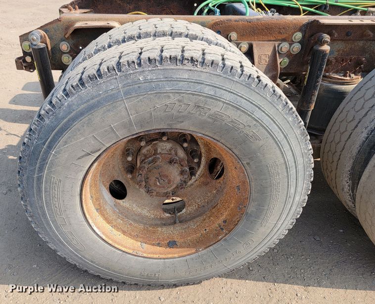 image for item ML9408 1997 Ford Louisville  truck cab and chassis