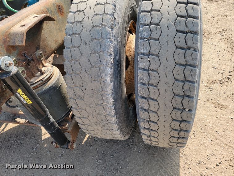 image for item ML9408 1997 Ford Louisville  truck cab and chassis