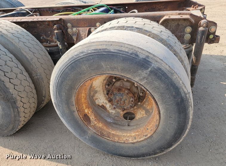 image for item ML9408 1997 Ford Louisville  truck cab and chassis