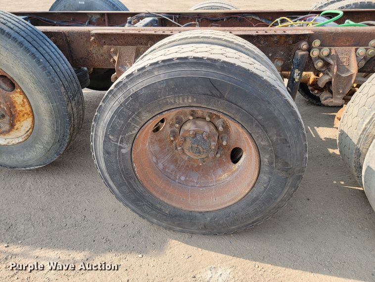 image for item ML9408 1997 Ford Louisville  truck cab and chassis