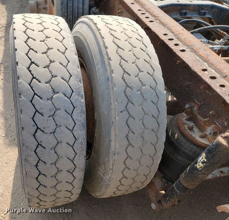 image for item ML9408 1997 Ford Louisville  truck cab and chassis