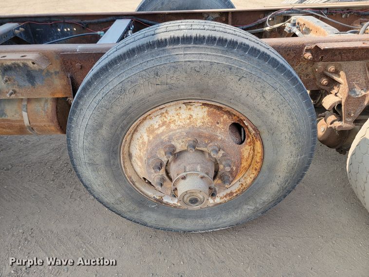 image for item ML9408 1997 Ford Louisville  truck cab and chassis