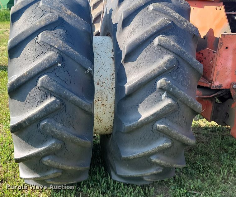 image for item ML9449 1973 Case 2470  4WD tractor