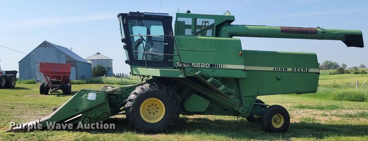 image for item ML9450 1981 John Deere 6620 Turbo  RWA combine