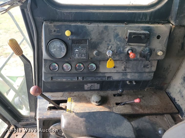 image for item ML9450 1981 John Deere 6620 Turbo  RWA combine