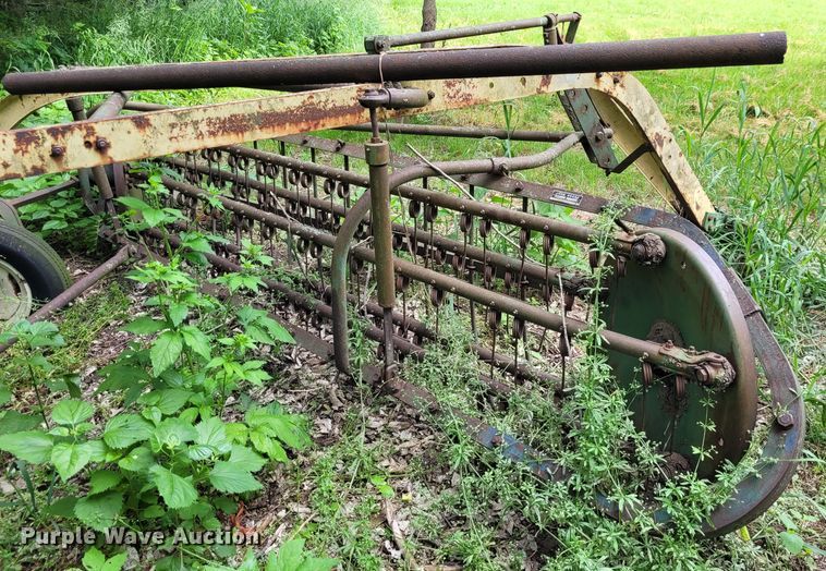 image for item NX9503 John Deere 896  hay rake