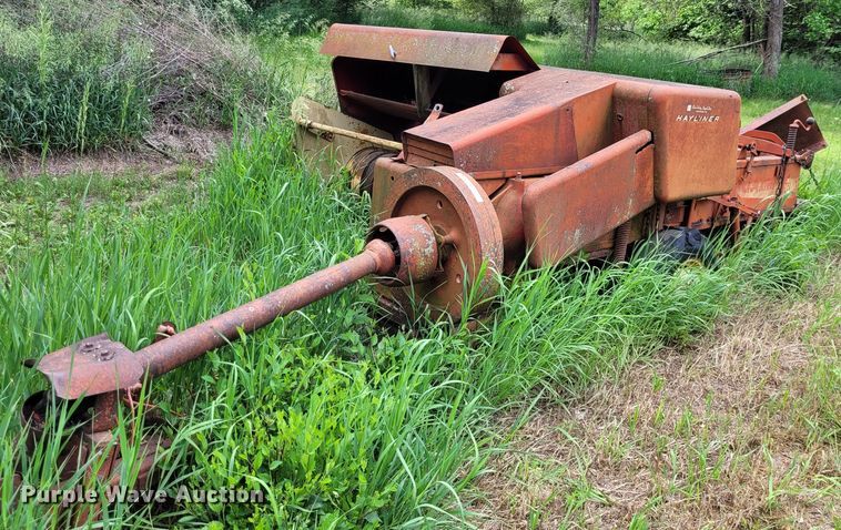 image for item NX9504 New Holland Hayliner 271  small square baler