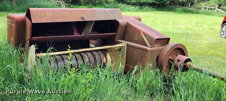 image for item NX9504 New Holland Hayliner 271  small square baler