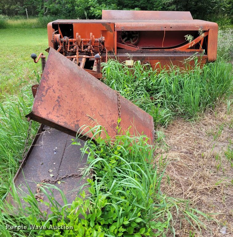 image for item NX9504 New Holland Hayliner 271  small square baler