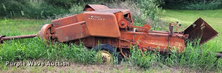 image for item NX9504 New Holland Hayliner 271  small square baler