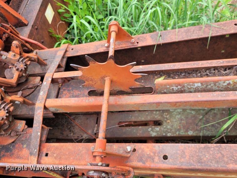 image for item NX9504 New Holland Hayliner 271  small square baler