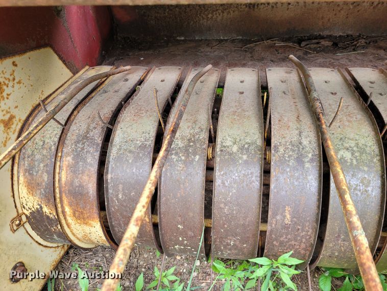 image for item NX9504 New Holland Hayliner 271  small square baler