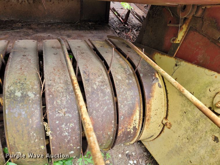 image for item NX9504 New Holland Hayliner 271  small square baler