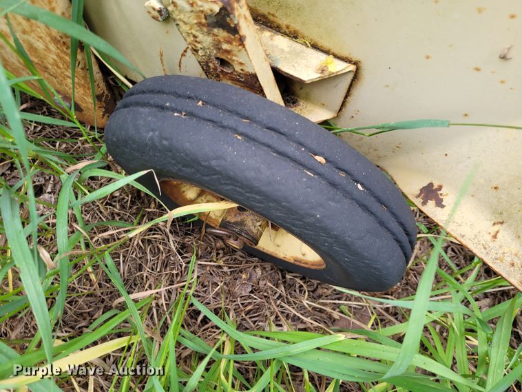 image for item NX9504 New Holland Hayliner 271  small square baler