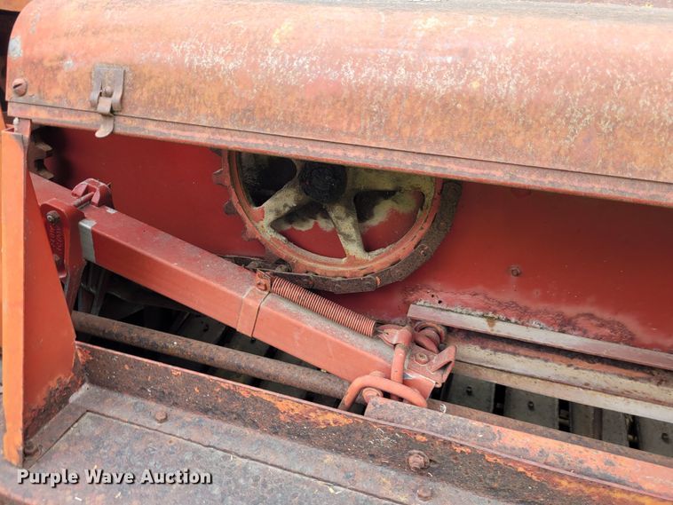 image for item NX9504 New Holland Hayliner 271  small square baler