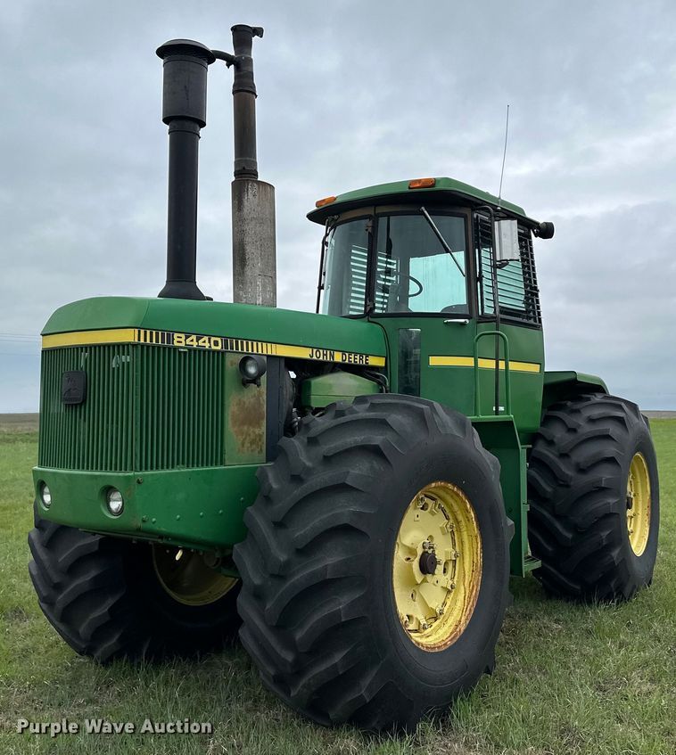 image for item NY9001 1982 John Deere 8440  4WD tractor