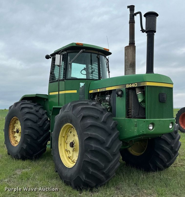 image for item NY9001 1982 John Deere 8440  4WD tractor