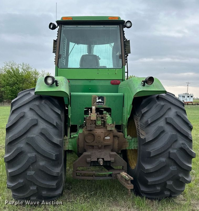 image for item NY9001 1982 John Deere 8440  4WD tractor